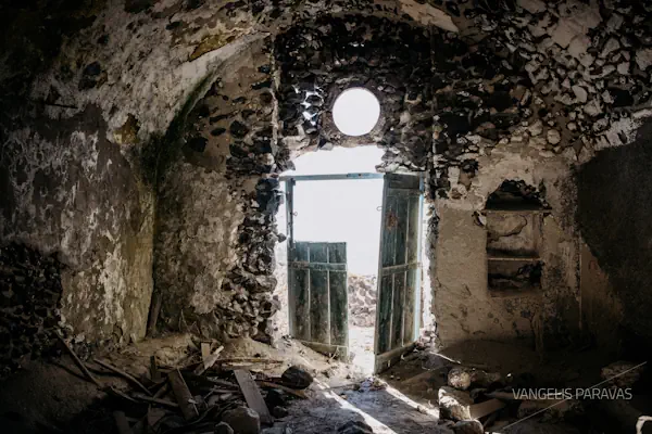 thirassia day trip - agrilia ruins